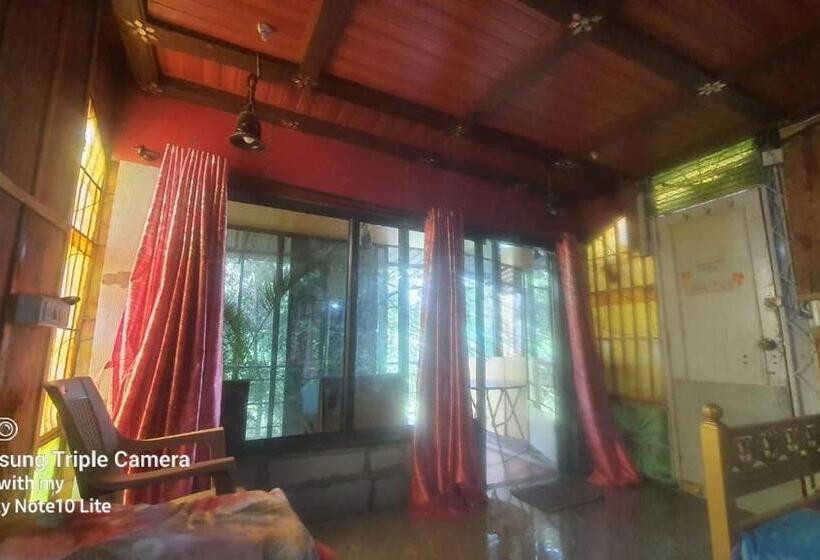 行政三人间, Amruta Homestays
