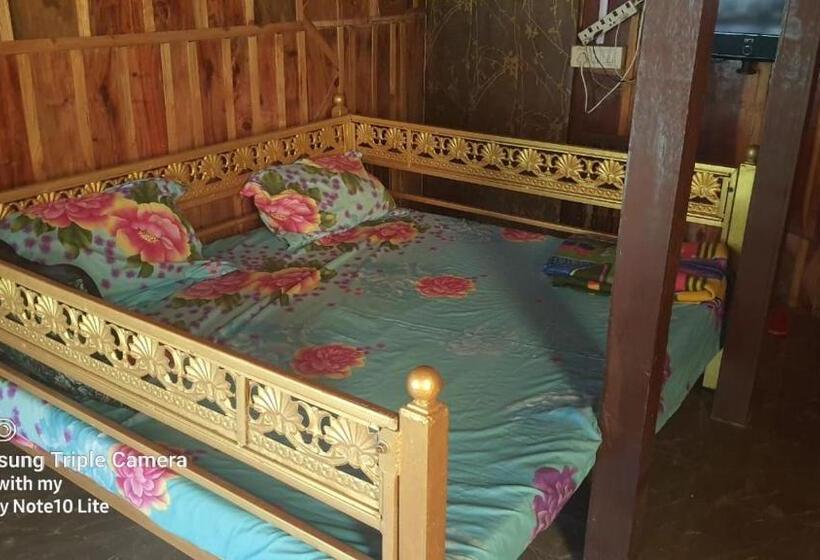 行政三人间, Amruta Homestays