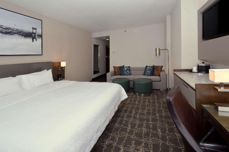Стандартный Номер Кровать Кинг, Hilton Garden Inn Rochester Downtown, Ny