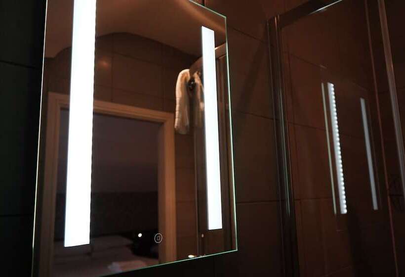 Quarto Triplo Deluxe, Marlborough
