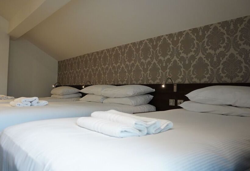 Quarto Triplo Deluxe, Marlborough