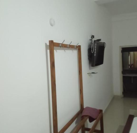 Семейный Номер Deluxe, Visaka Hotel   Kataragama