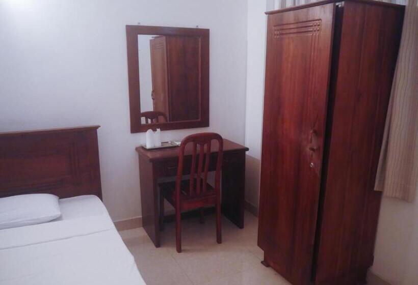 Номер Стандарт, Visaka Hotel   Kataragama