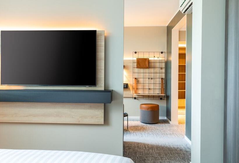 Семейный Номер, Moxy Berlin Airport