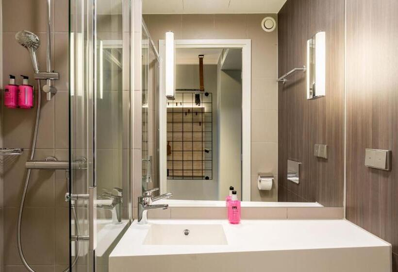 Номер Стандарт, Moxy Berlin Airport