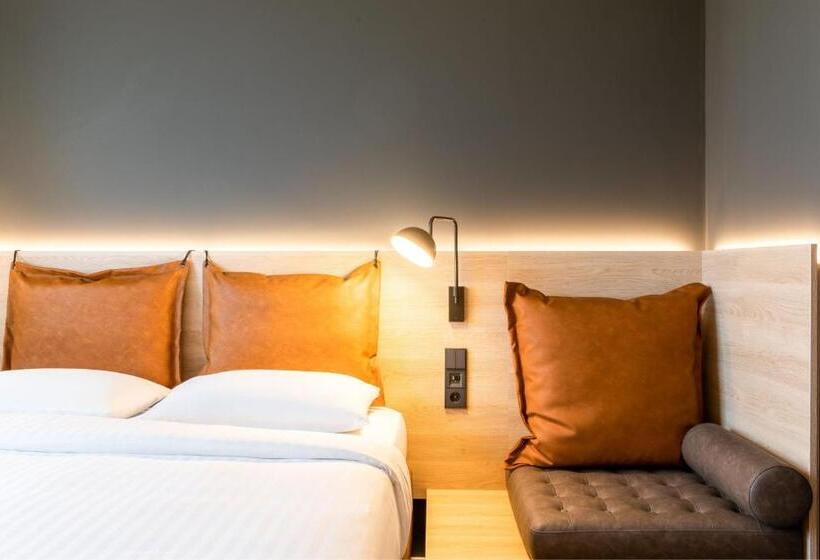 Номер Стандарт, Moxy Berlin Airport