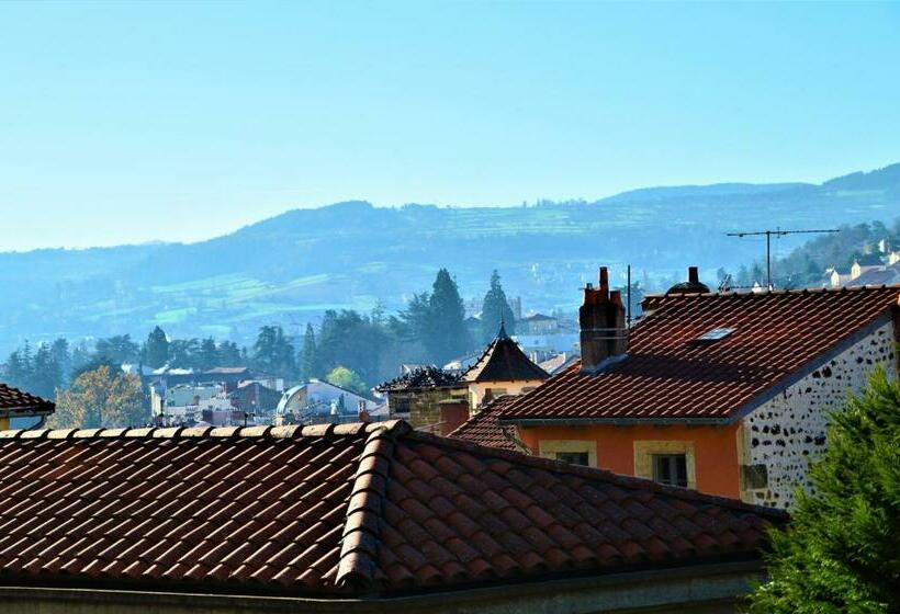 Четырехместный Номер Стандарт, Maison Au Loup   Superbe Ancien Hotel Particulier Du Xvie Siècle Au Cœur De La Vieille Ville Du Puy