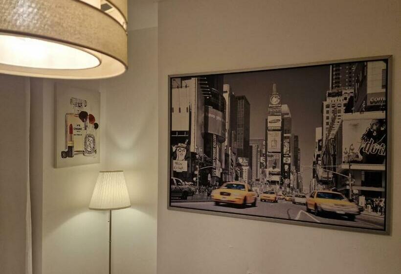 标准间, Beautiful Rooms In London