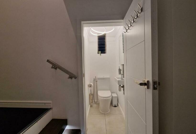 带大床的豪华间, Beautiful Rooms In London