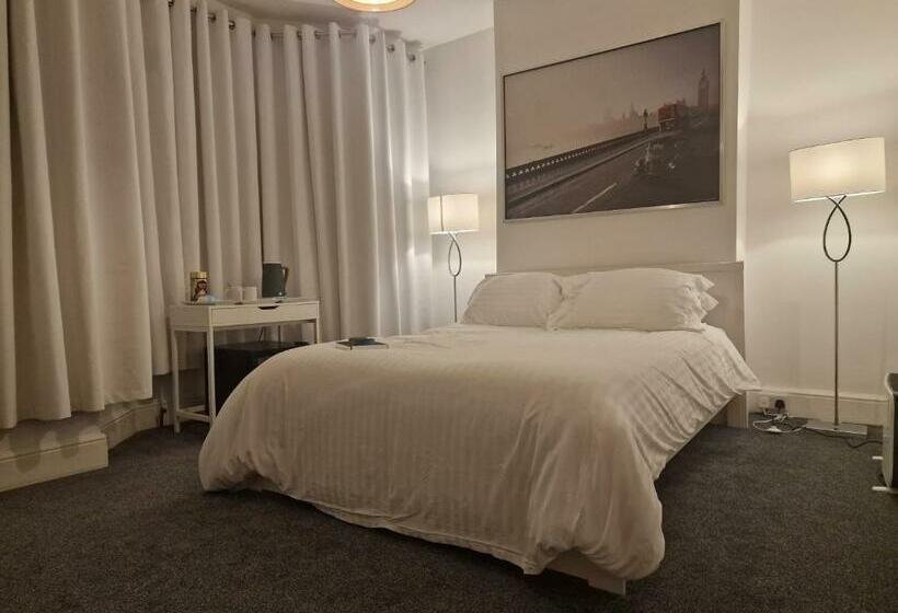 带大床的豪华间, Beautiful Rooms In London