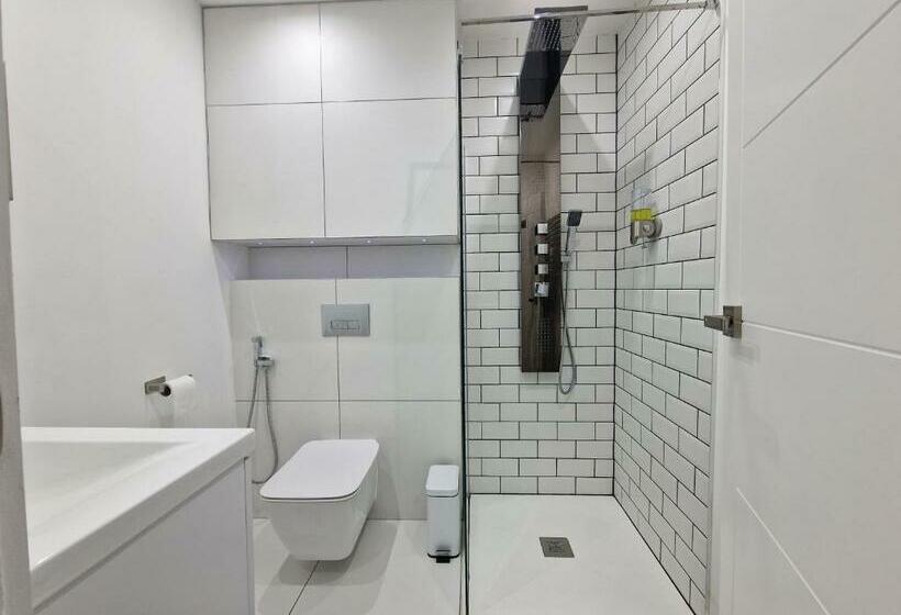 带大床的豪华间, Beautiful Rooms In London