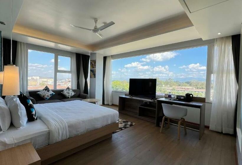 اتاق لوکس با تخت بزرگ, Aurora Boutique Hotel Imphal