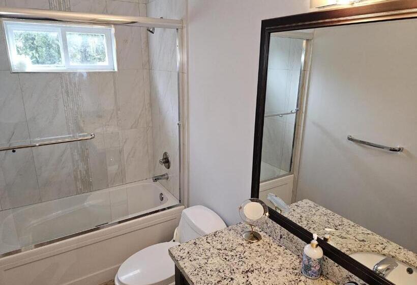 Номер Deluxe Кровать Кинг, Oscar Inn & 2bd Family Suite Or Private Room