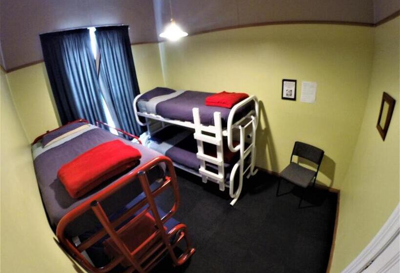 Кровать в Общей Комнате, Bazil S Backpackers Bbh Hostel & Surf School
