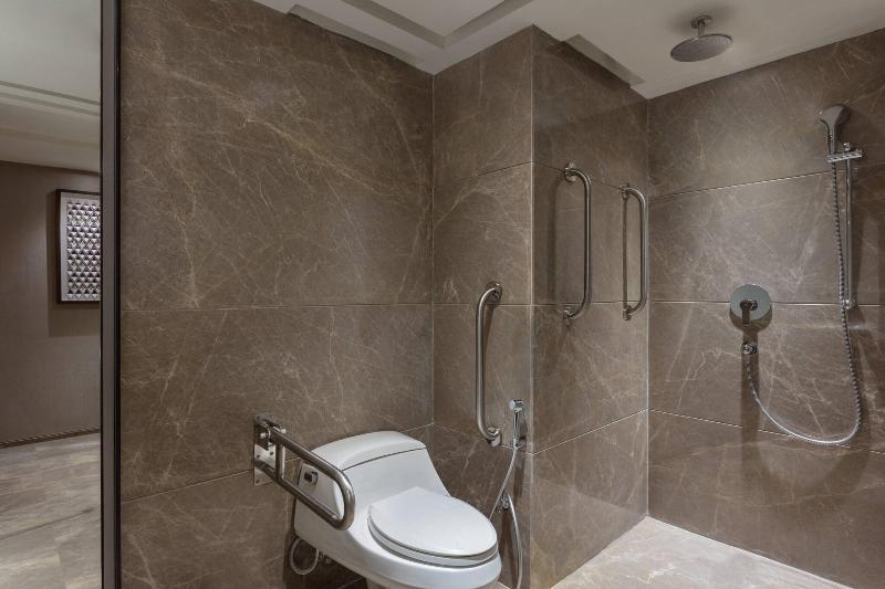 Suite Llit King, Royal Tulip City Center