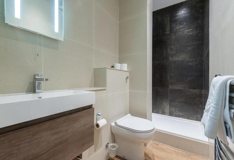 Quarto Quádruplo Premium, Innit Bliss