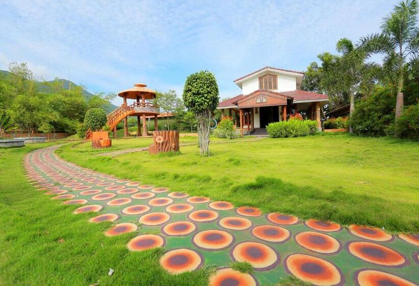 高级家庭房间, Selvamathi Farm Resorts