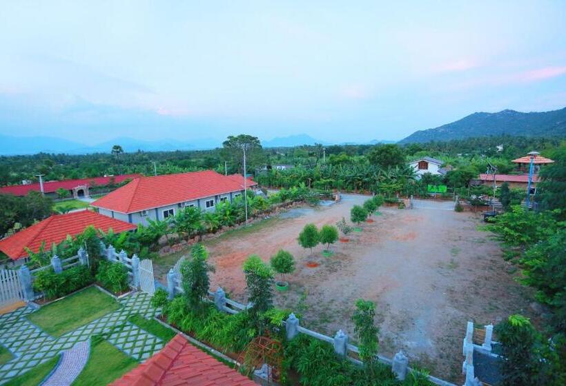 标准房带园景, Selvamathi Farm Resorts