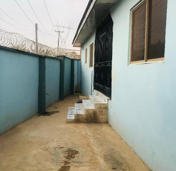 اتاق استاندارد, Umbrella Properties   Eleyele Ibadan