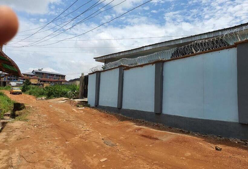 اتاق لوکس با تخت بزرگ, Umbrella Properties   Eleyele Ibadan