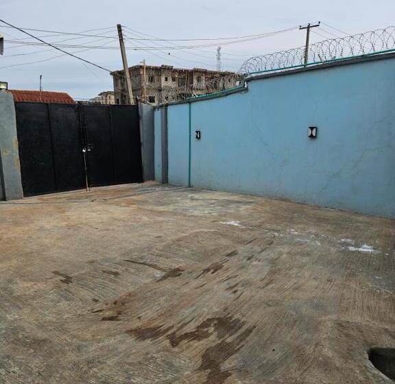 اتاق لوکس, Umbrella Properties   Eleyele Ibadan