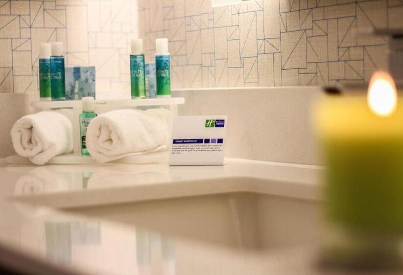 Номер Стандарт, Holiday Inn Express & Suites Miami Airport East, An Ihg