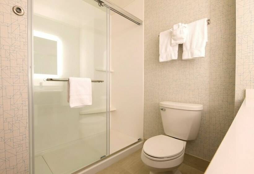 Номер Стандарт, Holiday Inn Express & Suites Monroe, An Ihg