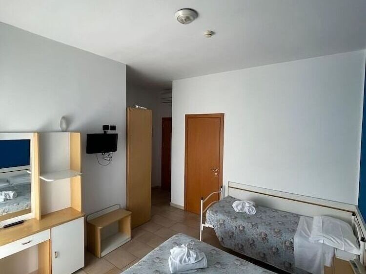 Habitación Triple Estándar, Marilonda