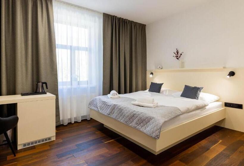اتاق استاندارد سه نفره, Pension Chmelnice