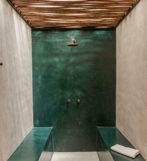 اتاق لوکس, Bora Bora Beach Club