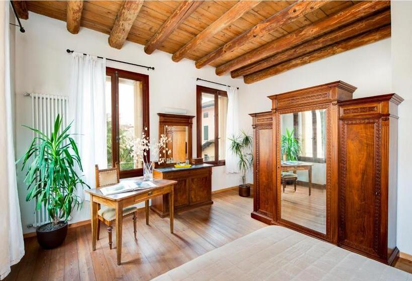 اتاق لوکس با چشم‌انداز, B&b Borgo Castello