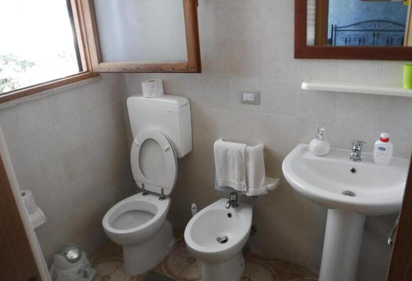 اتاق استاندارد سه تخته با بالکن, B&b Il Cedro