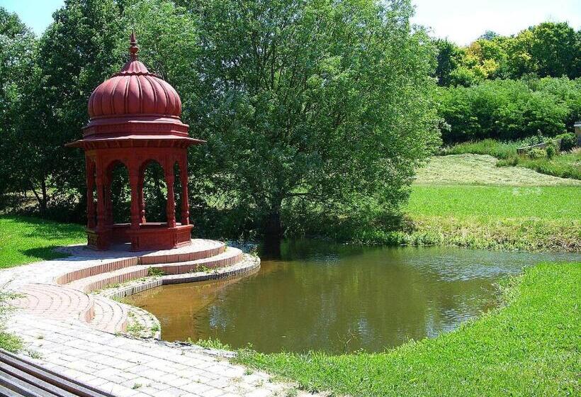 Номер Стандарт, Kamala Kutir