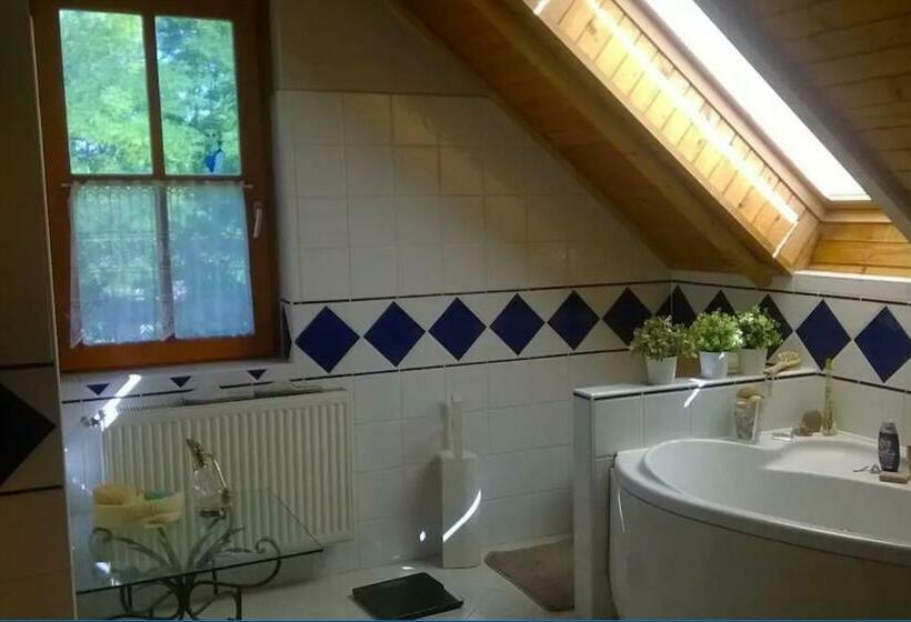 Четырехместный Номер Стандарт Вид на Сад, Cosy Rooms On The Lake Near Budapest And The Airport