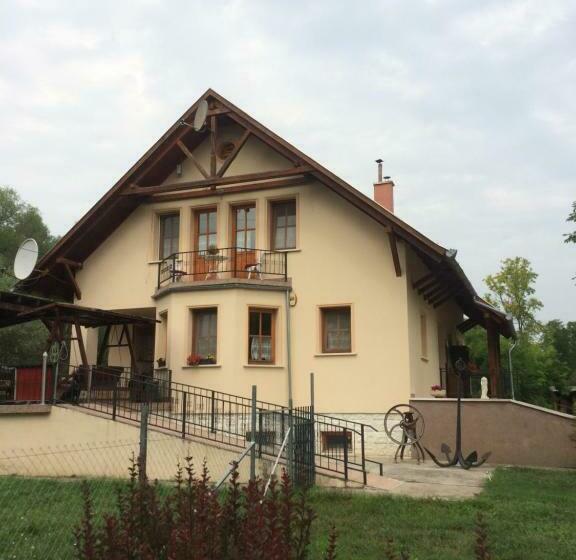 Четырехместный Номер Стандарт, Cosy Rooms On The Lake Near Budapest And The Airport