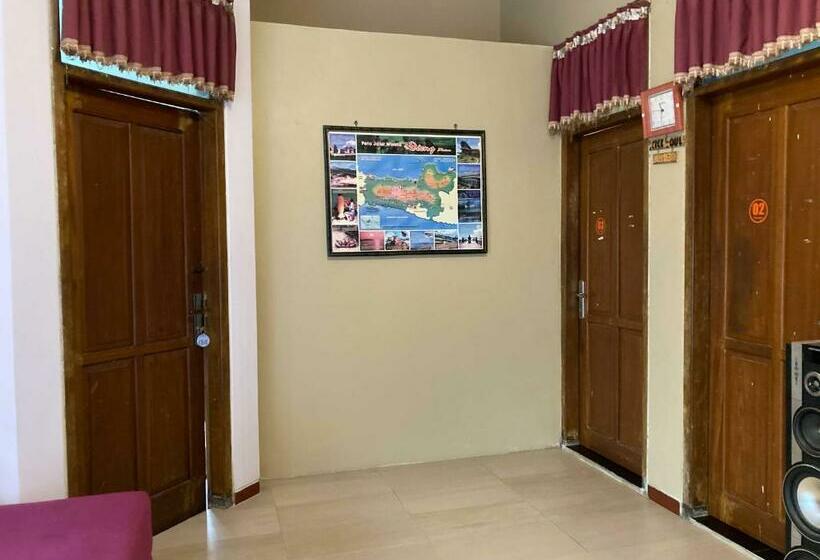 Семейный Номер, Flamboyan Homestay 1 Dieng Syariah Redpartner