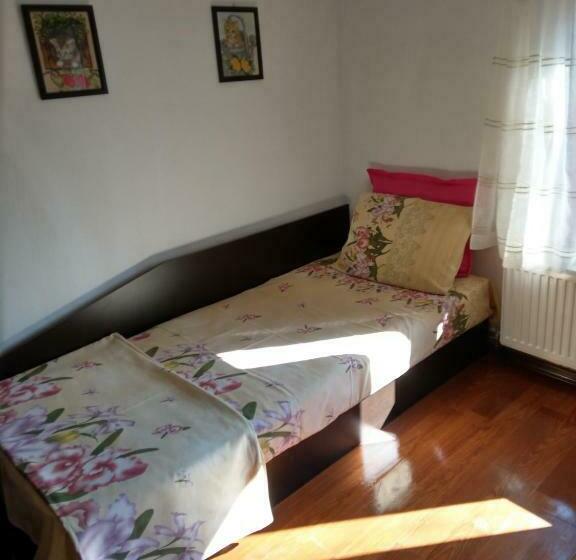 Номер Стандарт Четырехместный Совместный Санузел, Vitanova Guest House