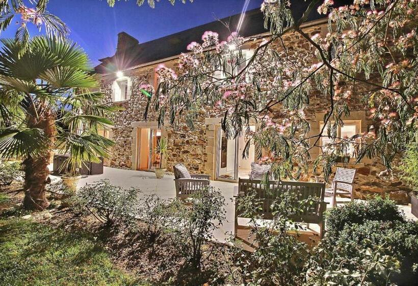 Номер Deluxe Кровать Кинг, Le Domaine D Etaville