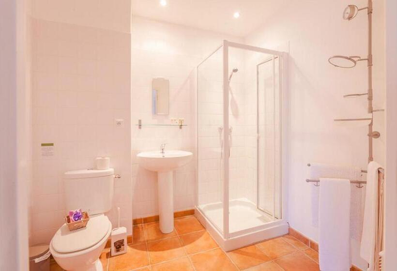 Семейный Номер, Normandy Inn