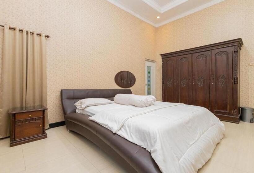 Номер Deluxe, Boss Residence Serang Mitra Reddoorz