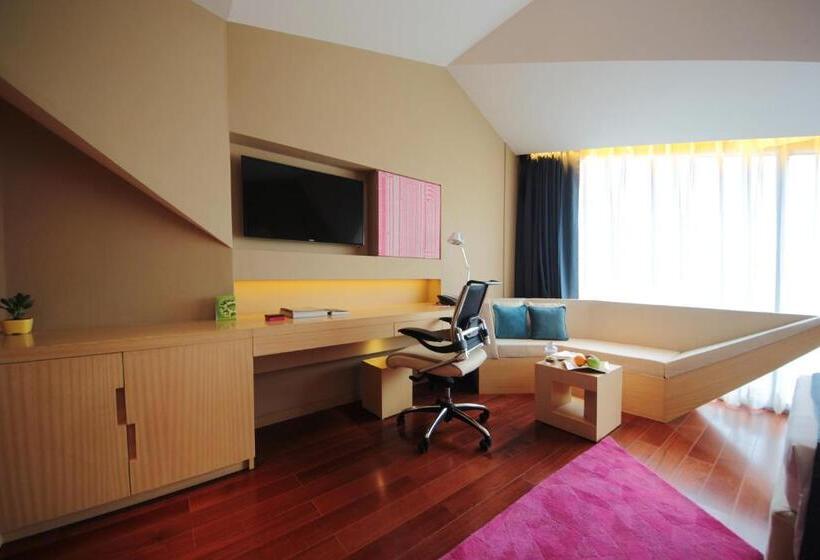 Deluxe Suite met Kingsize Bed, Vivanta New Delhi, Dwarka
