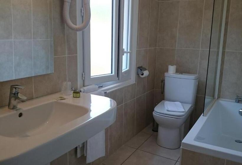 Номер Стандарт Трехместный, Hôtel La Verperie