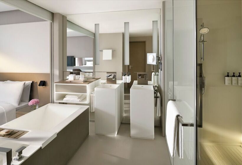 Classic room with balcony, Intercontinental Dubai Marina, An Ihg