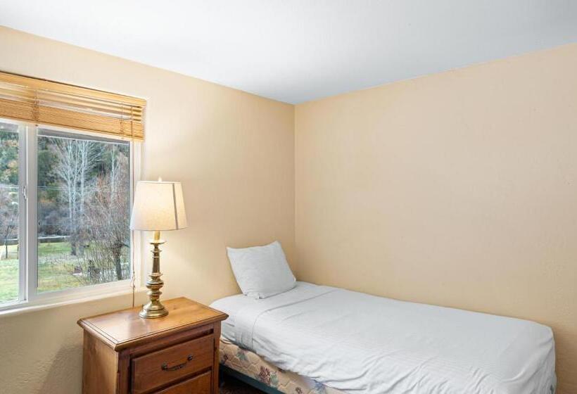 Студия Стандарт, Indian Creek Lodge