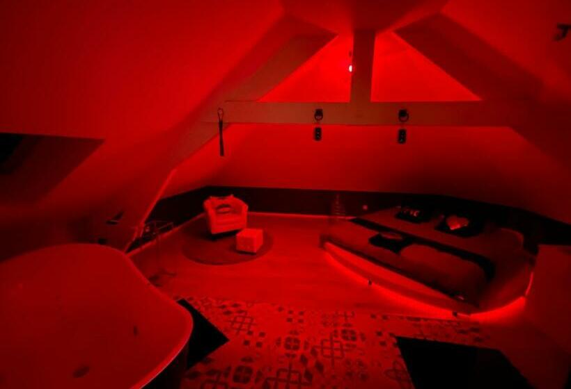 Люкс Deluxe Кровать Кинг, Redroom Loveroom Chambre Spa Privative Insolite Thème 50 Nuances De Grey