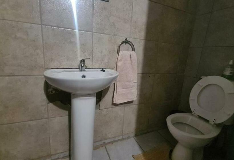 Семейный Номер, Hollywood Lodge
