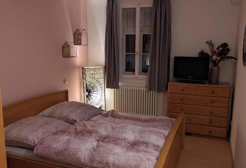 Номер Стандарт, Quartier Goldener Löwe