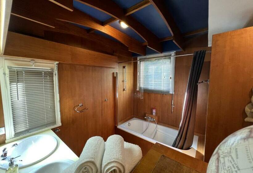 Family Suite, L Escale Au Port Miniature De Saint Savinien