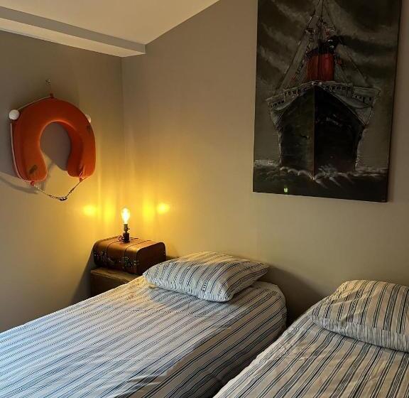 Family Suite, L Escale Au Port Miniature De Saint Savinien