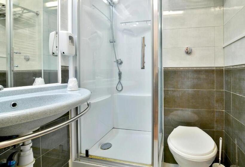 Номер Стандарт Трехместный, B&b Hotel Bollène